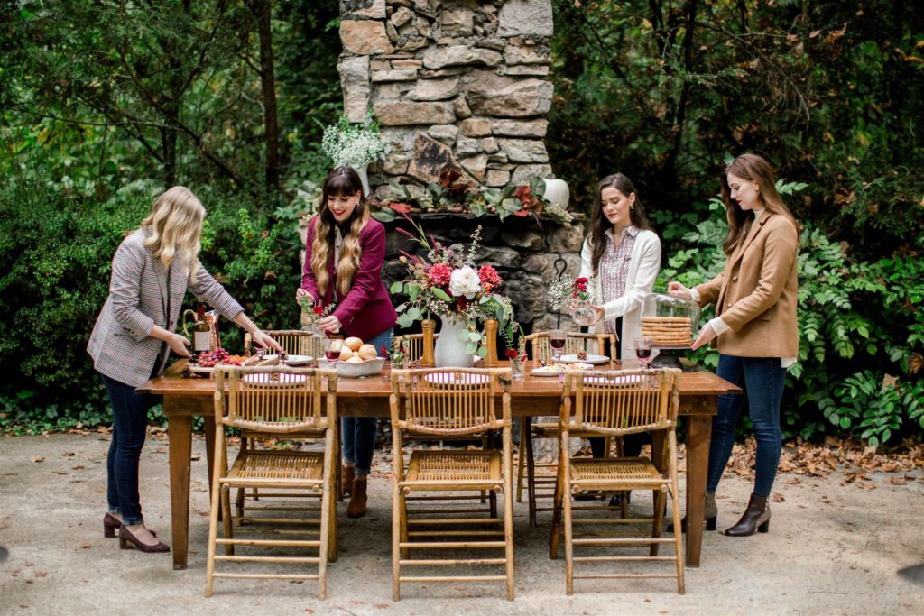 how to host a memorable friendsgiving